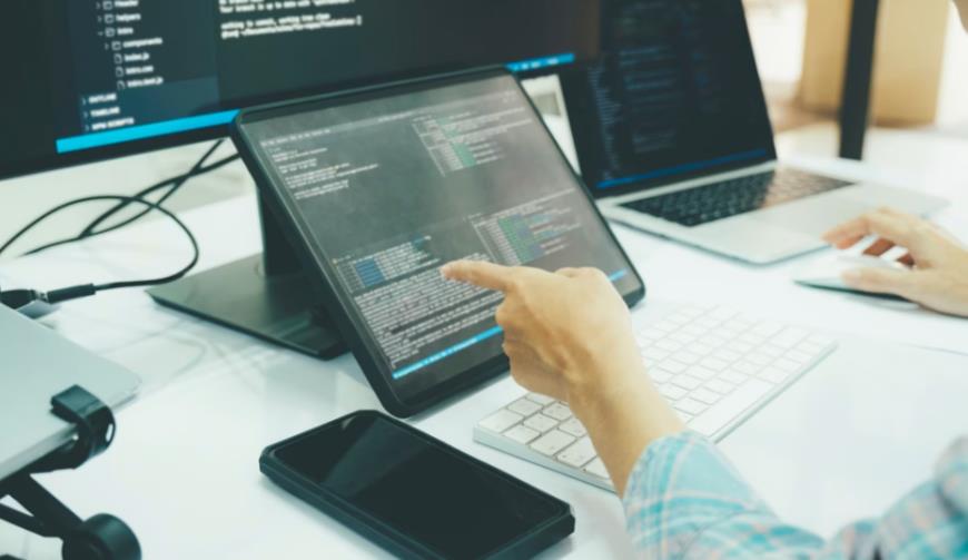 若羌县AI智能应用开发的关键命题：如何在释放员工效能的同时筑牢安全防线？